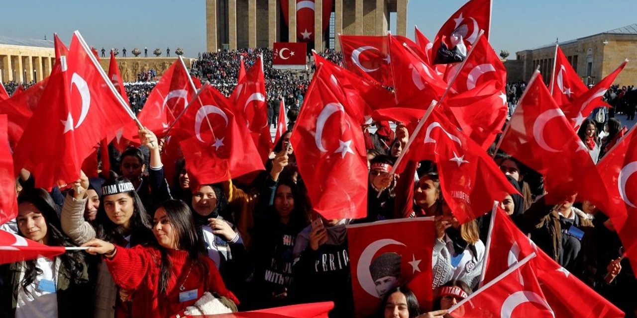 28 Ekim Yarım Gün Tatil mi? Okullar, Bankalar ve Kamu Kurumlarının 2025 Çalışma Saatleri