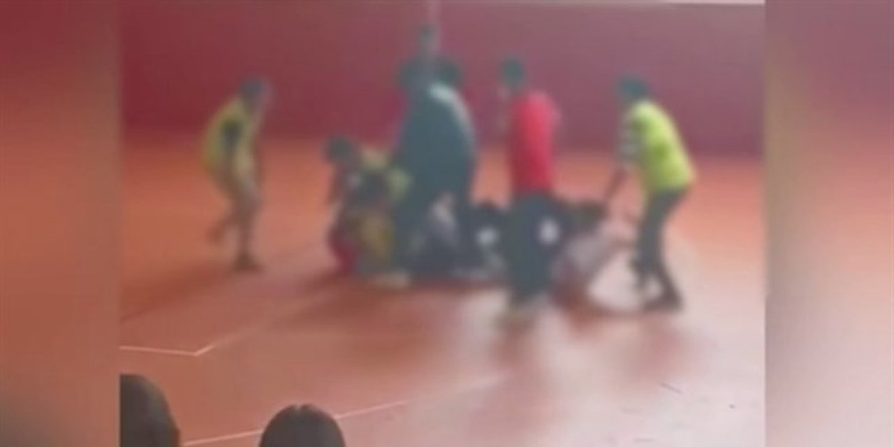 Konya'da Lisede Akılalmaz Olay: Mendil Kapmaca Oyunu Bıçaklı Saldırıya Dönüştü