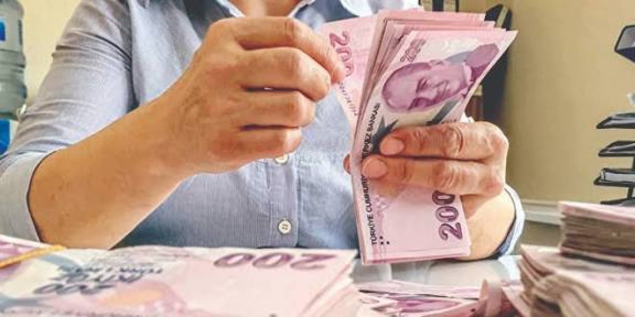 Kamu Çalışanları Dikkat: 4 Bankadan Düşük Faizli Kredi Fırsatı!