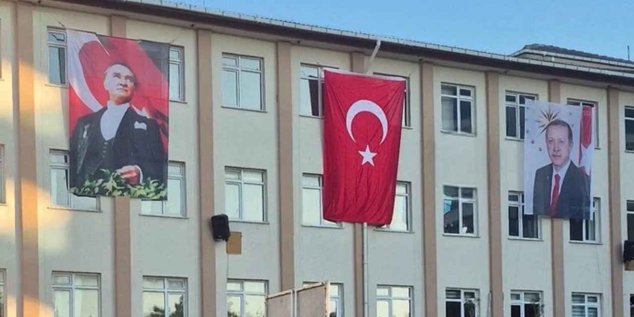 Bakan Tekin'den Okullardaki Erdoğan Posteri Tartışmasına Son Nokta: 'Yasal Zorunluluk'