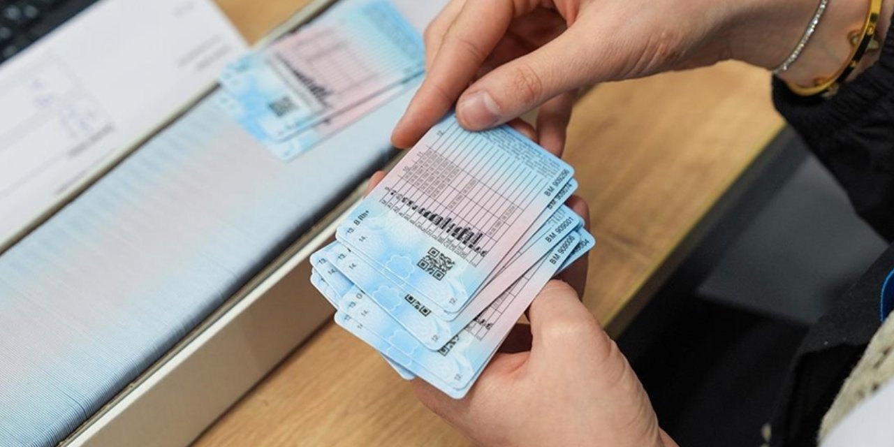 Ehliyet Yenilemede Son Gün Uyarısı: Ücret Yarın 7.438 TL'ye Yükseliyor!