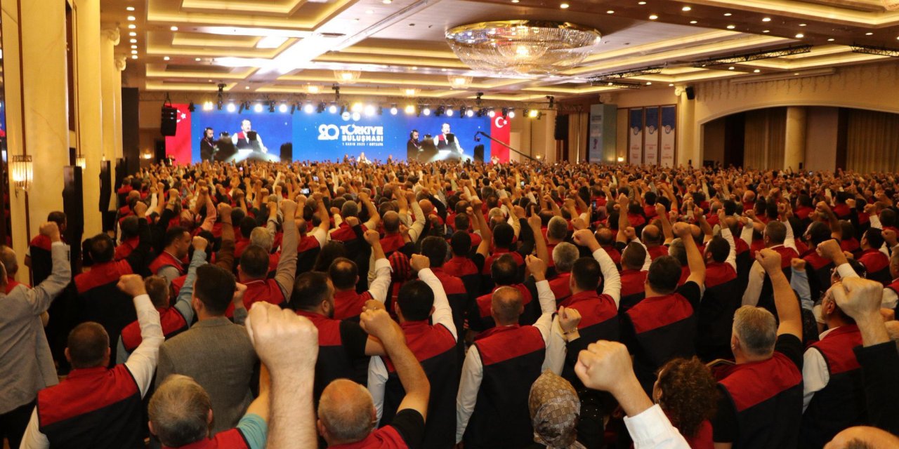 Eğitim-Bir-Sen'den Kritik Çağrı: Mülakat, Maaşlar ve Yeni Müfredat Gündemde