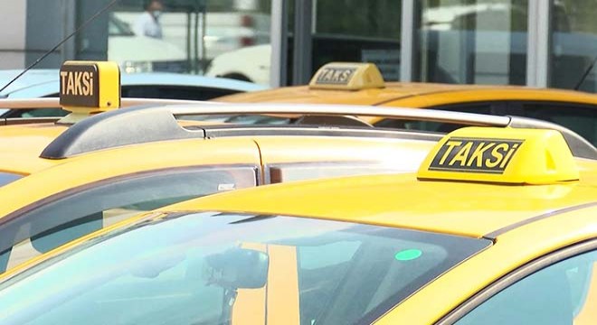 İBB Taksi İhalesine Yoğun İlgi: 116 Yeni Plaka Satıldı, Fiyatlar 5 Milyon TL'yi Zorladı