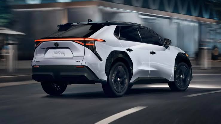 Toyota Kasım 2023 Fiyat Listesi Güncellendi: İşte Zamlı Yeni Fiyatlar!