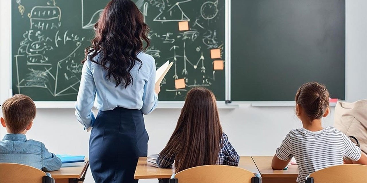 İstanbul'da Öğretmen Açığı Alarmı: 25 Bin Kadro Boş! İşte En Çok Aranan Branşlar