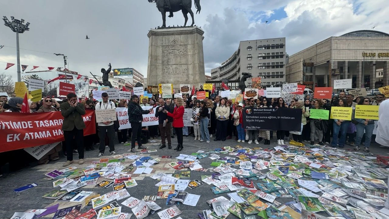 Ankara'da Öğretmenlerden '100 Bin Atama' Eylemi: Başkent'te Kadro İsyanı