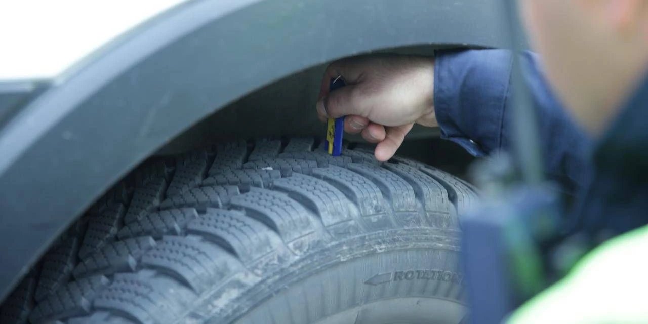 Kış Lastiği Zorunluluğu Öne Çekildi: Fiyatlar Zamlandı, İşte Yeni Tarihler ve Ceza Bilgileri!