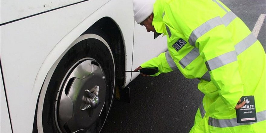 Kış Lastiği Zorunluluğu Öne Çekildi: Yarın Başlıyor, Cezası 5.856 TL!