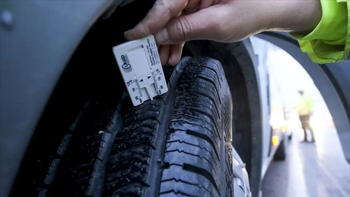 Trafikte Kış Lastiği Dönemi Başladı: Uymayana 5.856 TL Ceza, Tarihler Değişti!