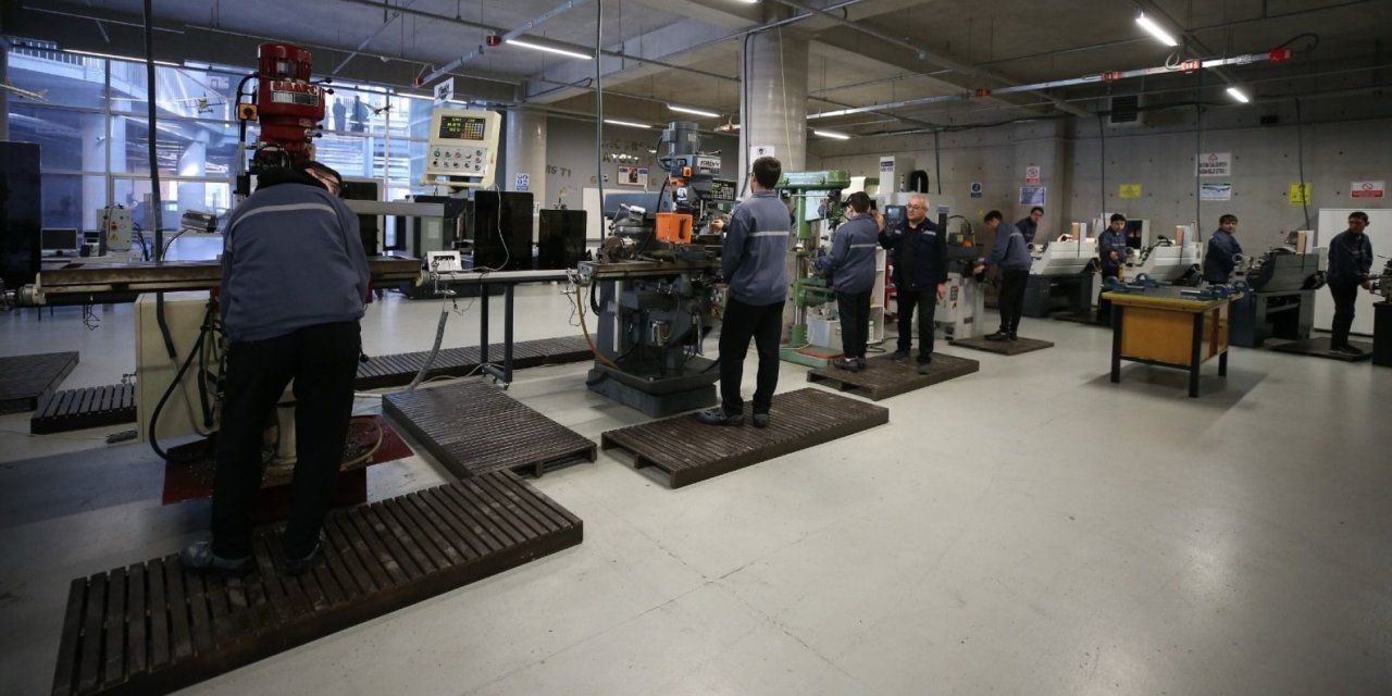 Meslek Lisesi Mezunlarına Tarihi Fırsat: İş Kurana 3,75 Milyar TL KGF Destekli Kredi