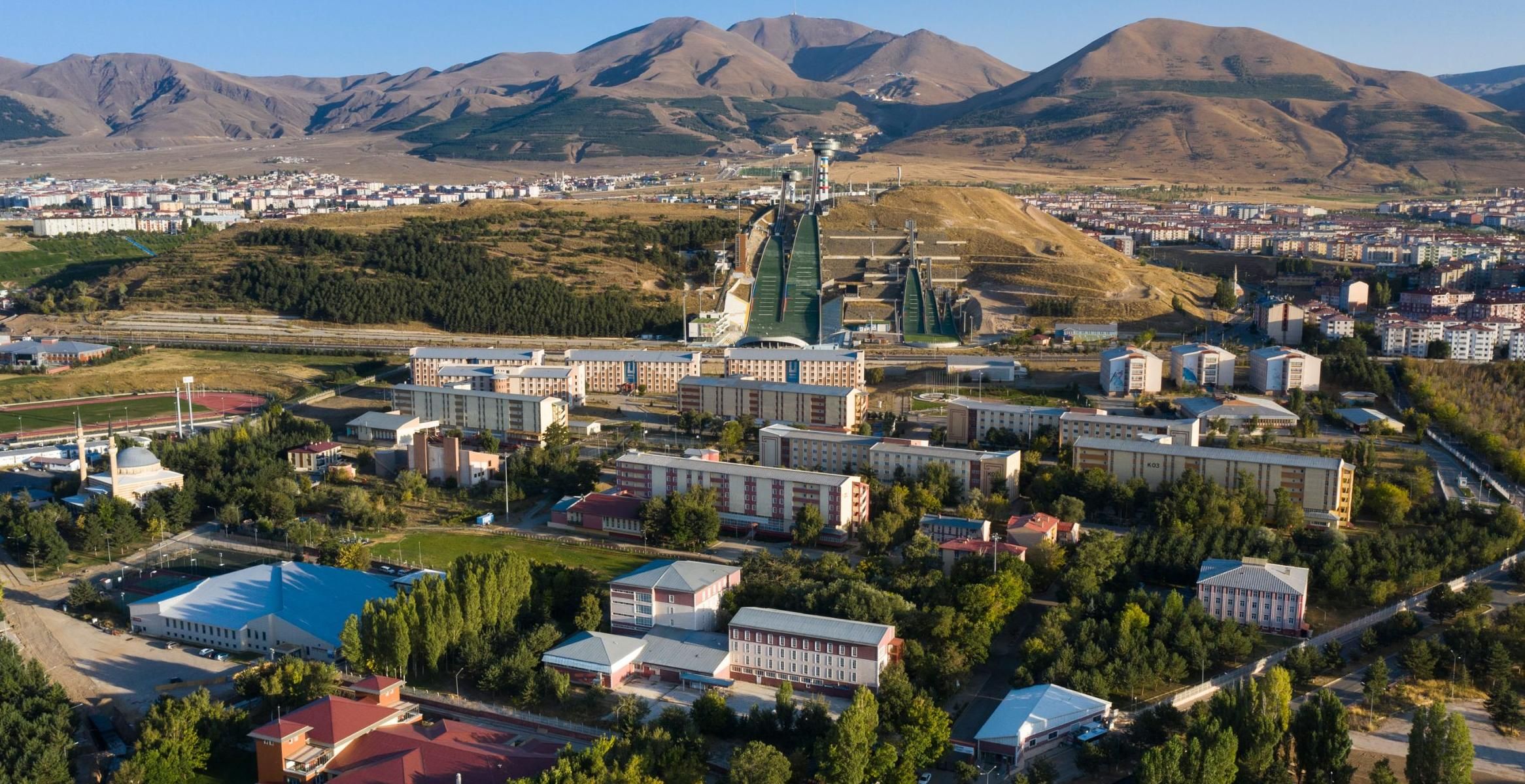 Atatürk Üniversitesi 50 Akademisyen Alacak! Tıp, Hukuk, Mühendislik Kadroları İçin Başvurular Başladı