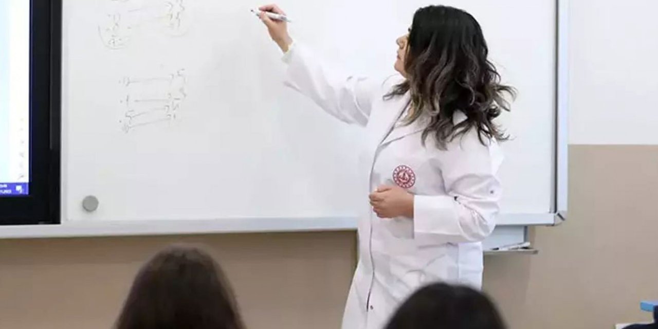 Öğretmen Adayları Dikkat! 15 Bin Atama İçin Tercihler Başlıyor: İşte İl İl Kontenjan Listesi