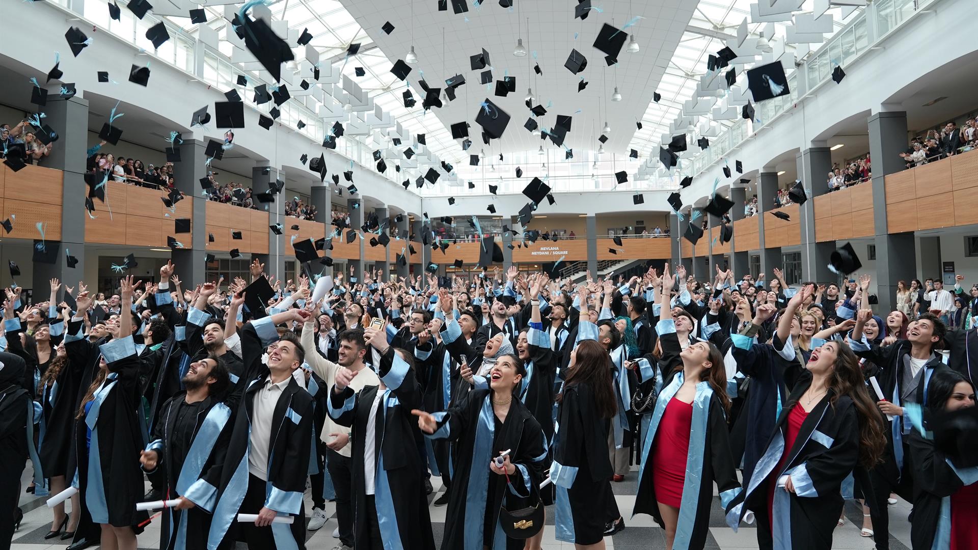 Üniversiteyi 4 Yıl Yerine 3 Yılda Bitirebilirsiniz! YÖK’ten Tarihi Karar: Başarılı Öğrenciye Erken Mezuniyet Fırsatı