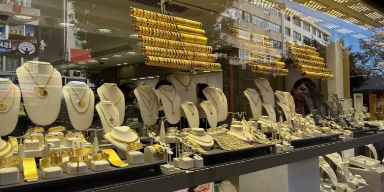 Öğretmenler Günü Hediyesi Arayanlara Müjde: Altın, Saat ve Çantada %50'ye Varan İndirim Fırsatı