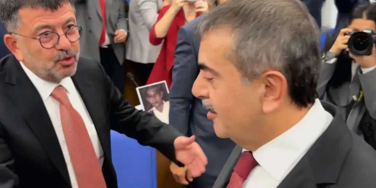 Bakan Tekin'den CHP'li Veli Ağbaba'ya Şok Yanıt: Karnene Sıfır Veriyorum!