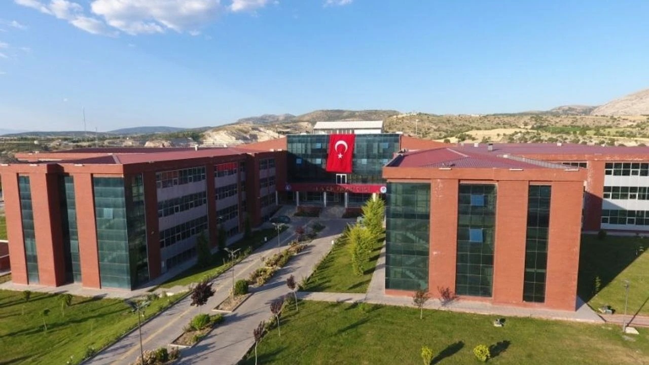 MAKÜ 54 Sözleşmeli Personel Alımı: Lise, Ön Lisans ve Lisans Kadroları İçin KPSS 60 Puan Yeterli!