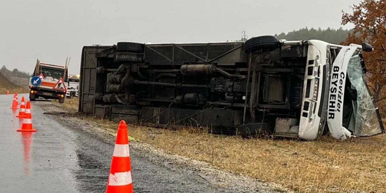 Konya'da Okul Servisi Dehşeti: Yağışlı Havada Devrildi, 29 Yaralı