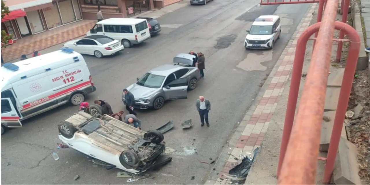 Malatya'da Okul Önünde Yürekleri Aza Getiren Kaza: Öğretmen İndi, Otomobil Öğrenciyle Birlikte Uçuruma Yuvarlandı