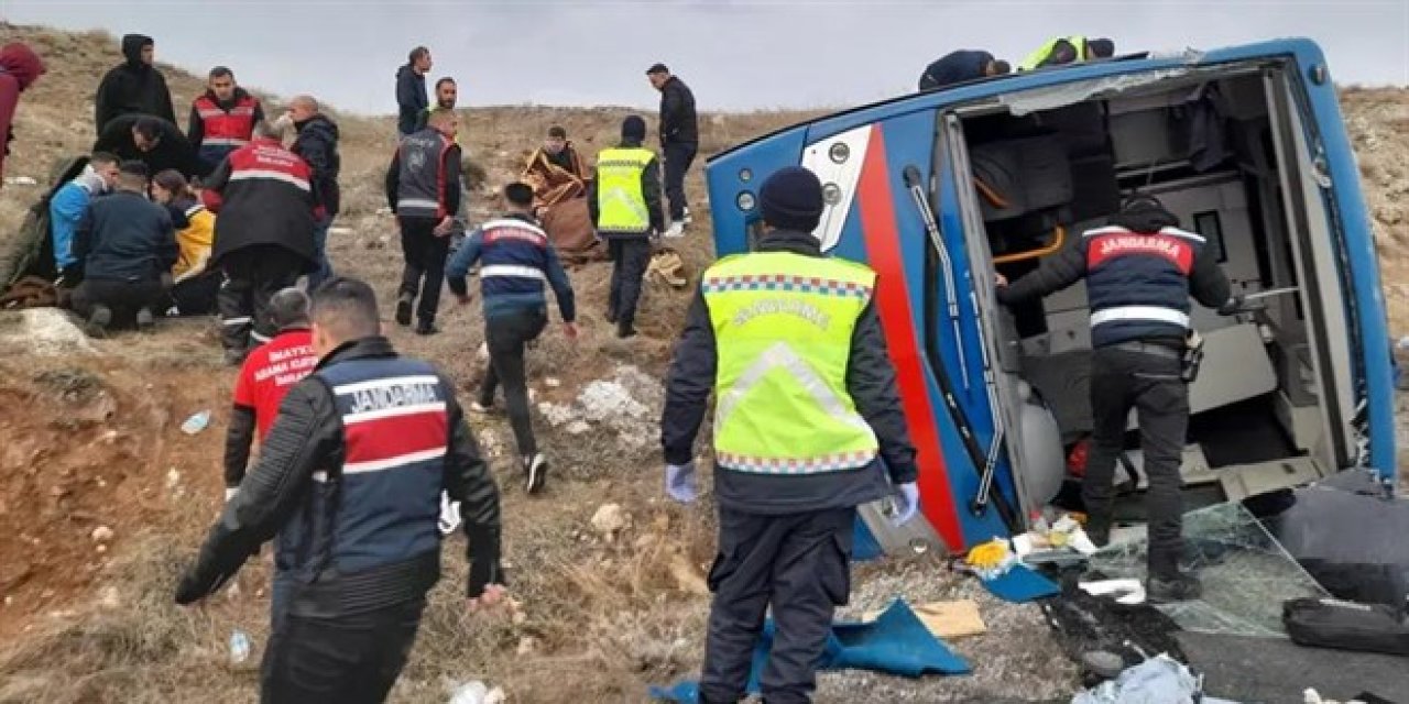 Sivas'ta Feci Kaza: Cezaevi Ring Aracı Devrildi! 2'si Ağır 9 Personel Yaralı