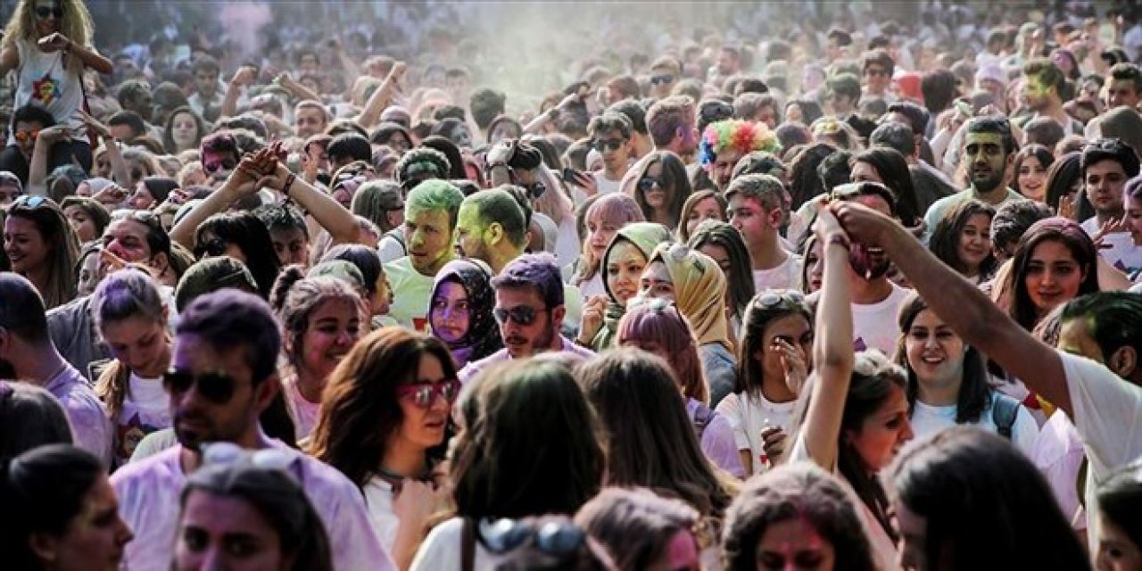 Türkiye Nüfusu Çöküşe mi Gidiyor? Uzmanlardan Okul ve Ordu İçin Korkutan Uyarı