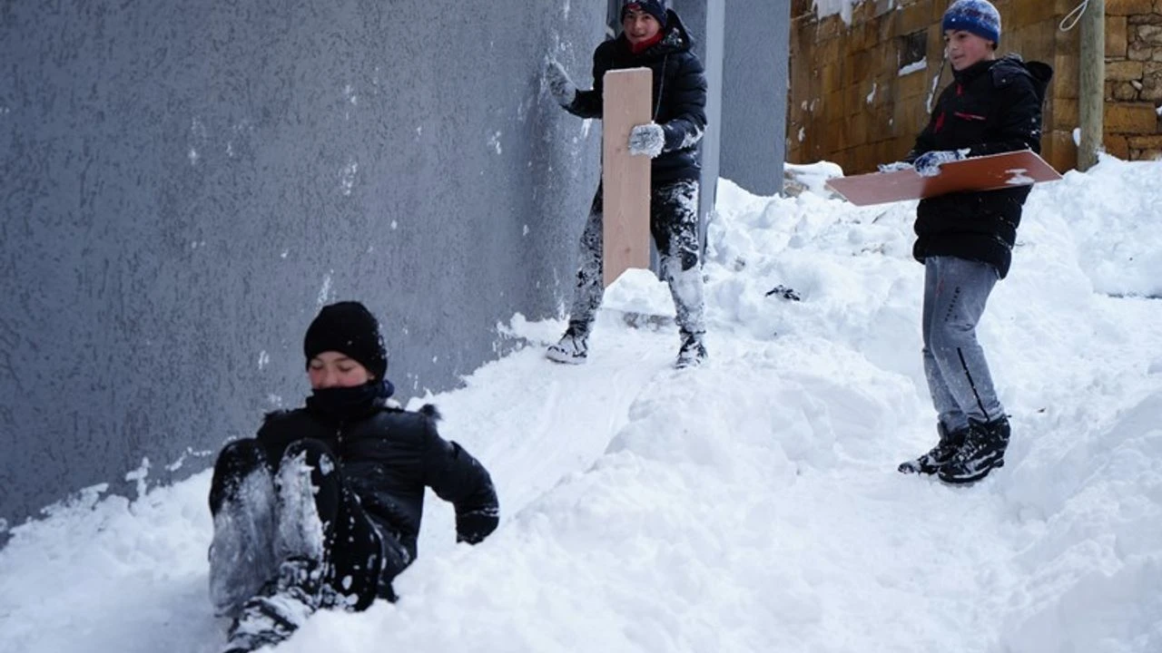 Altı İldeki Öğretmenlere ve Öğrencilere Kar Tatili Müjdesi
