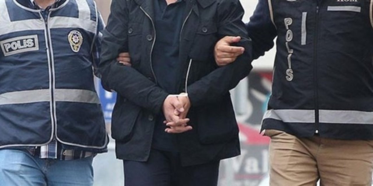 Kız öğrencilerine cinsel organının fotoğrafını gönderen tacizci öğretmen tutuklandı