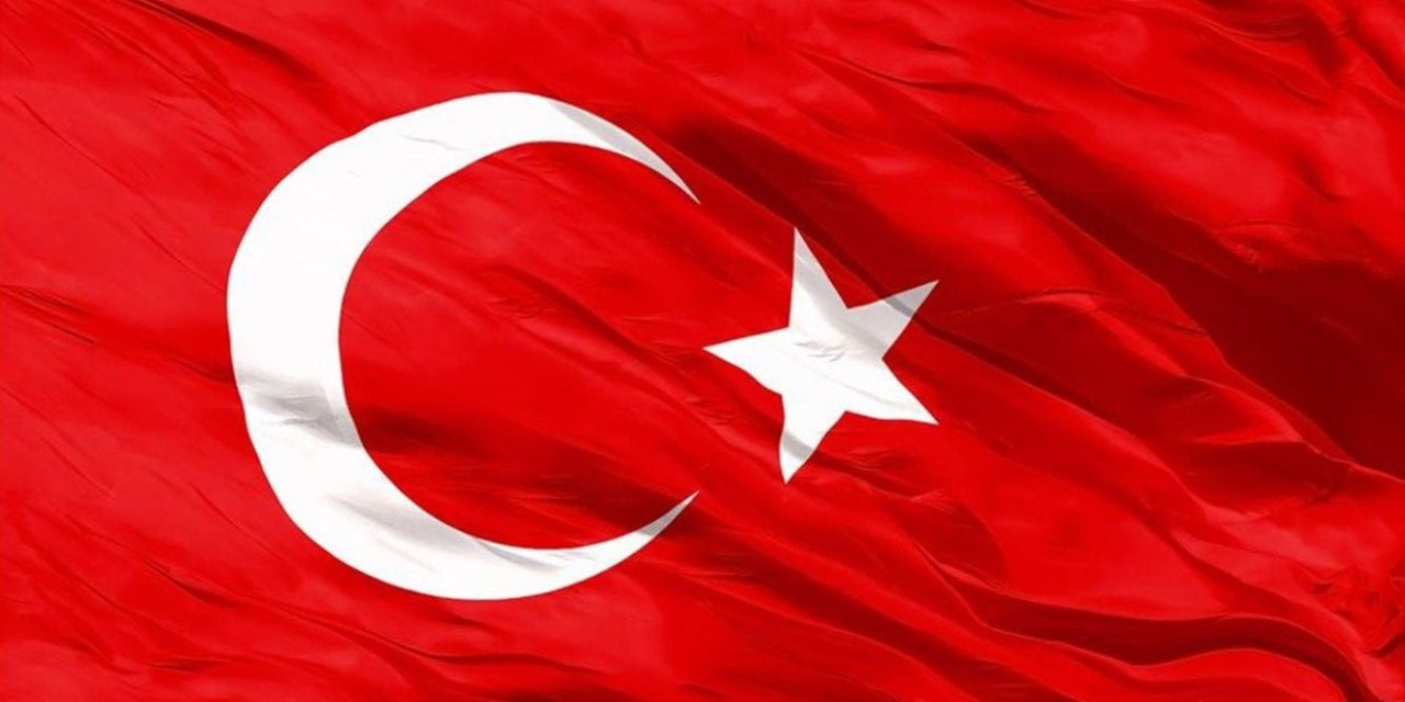 Türkiye Kamu-Sen’den Bayrak Provokasyonuna Sert Tepki: “Bayrağımıza Uzanan Eller Kırılır”