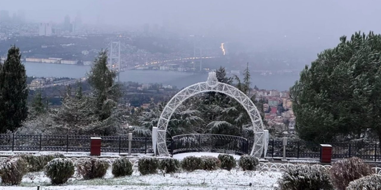 İstanbul'da Kar Yağışı Başladı, Okullar Tatil Edilecek Mi?