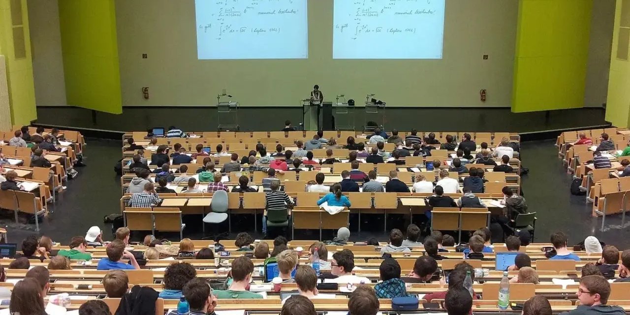 Resmi Gazetede Yayımlandı! Yatay Geçiş Kuralları Değişti, Yurt Dışında Üniversite Okumak Zorlaştı