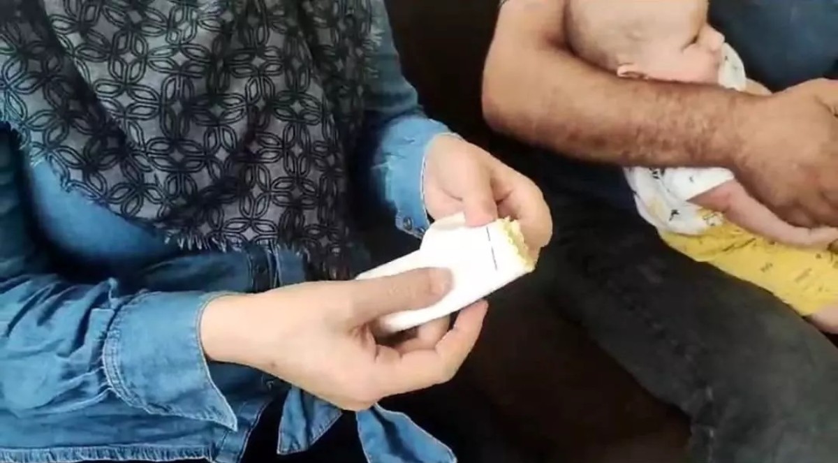 Doğduğu günden beri ağlayan bebeğin vücudundan bakın ne çıktı
